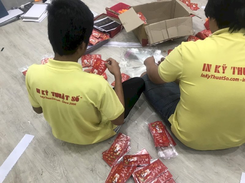 Xưởng bao lì xì gia công phủ nhũ vàng họa tiết - Ảnh: 3